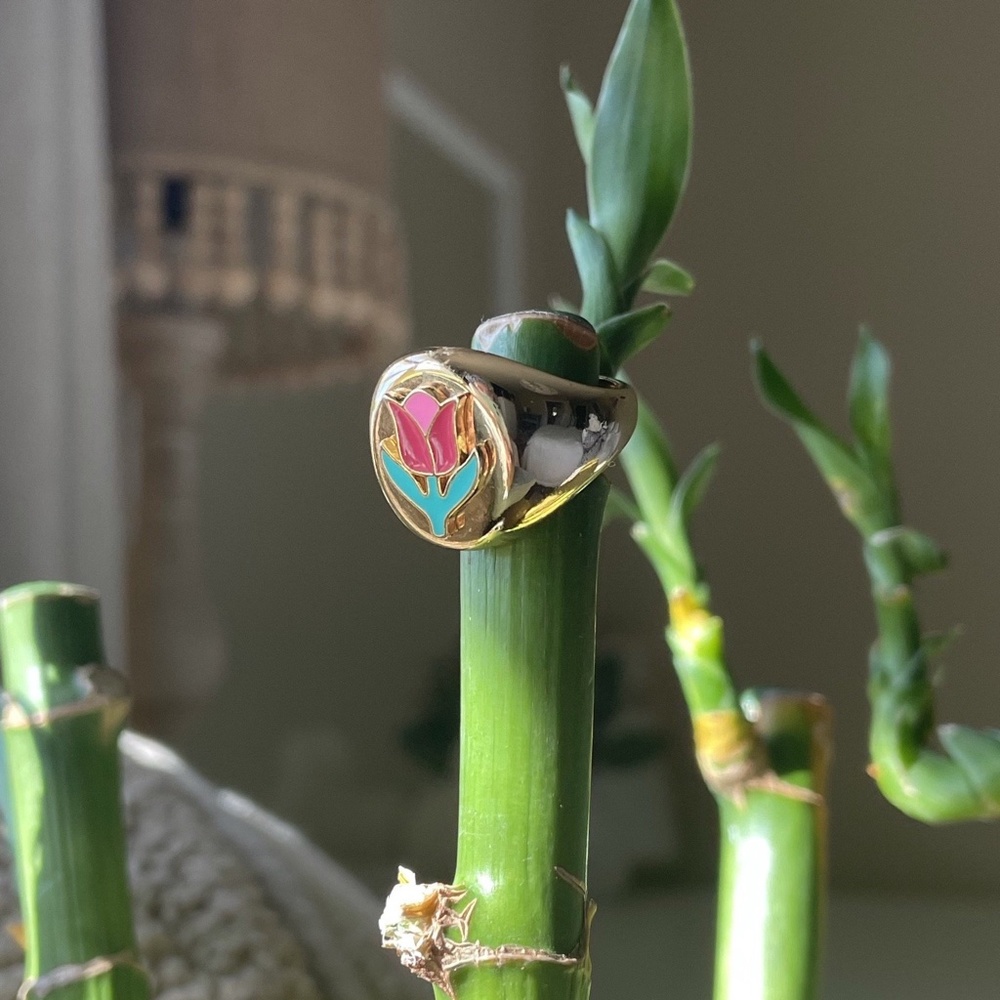 Waterproof Tulip Signet Ring - Picture 2 of 5